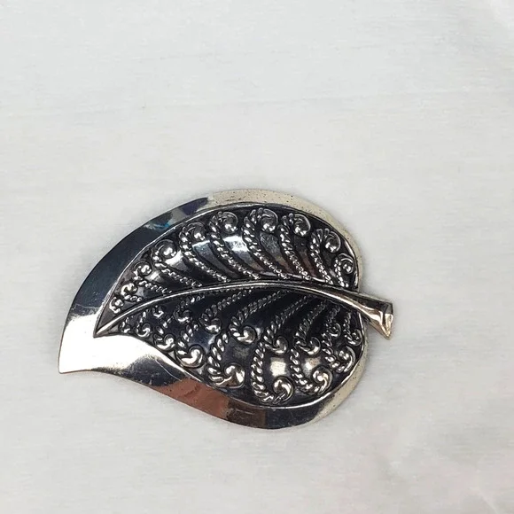 Vintage Danecraft Ornate Sterling Silver Signed Leaf Brooch - Picture 4 of 13